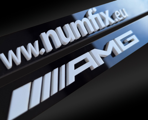 Detail_Laser Acrylglas Kennzeichenhalter Hochglanz